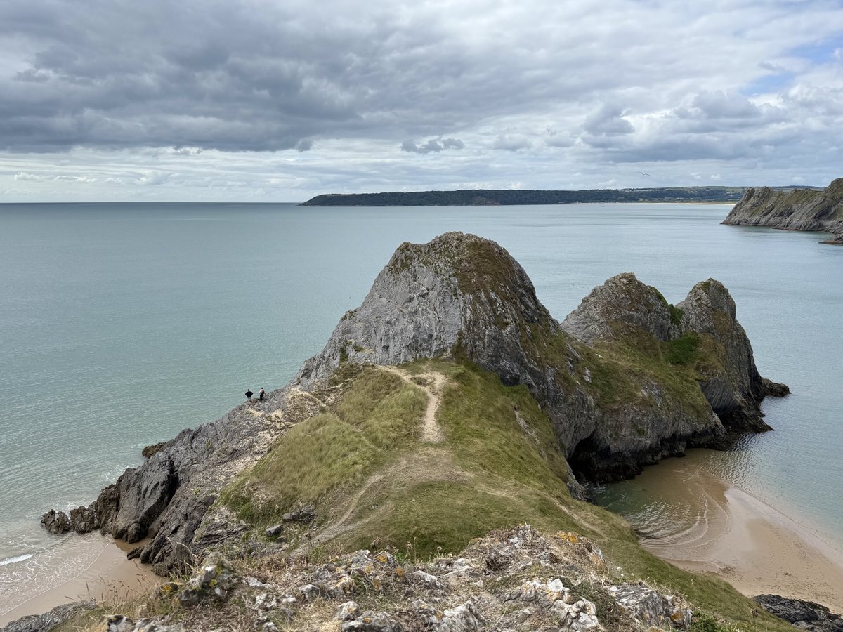 1CarolineBerry's tweet image. 01.08.25 Kings of all they survey #threecliffs #gower #wales