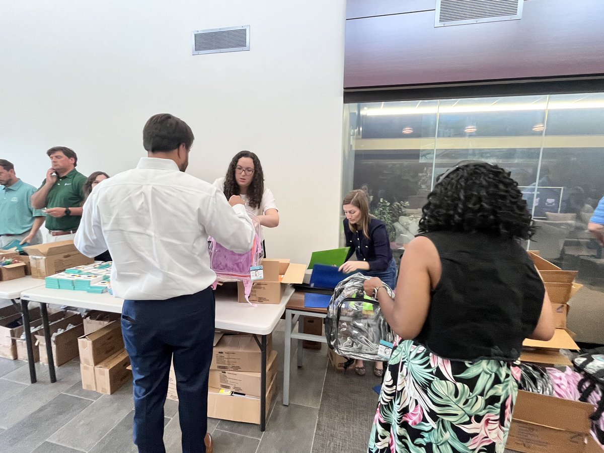 div_energy's tweet photo. Yesterday, our Birmingham team came together to pack backpacks for local students to be distributed tomorrow! Thanks to everyone who helped make this back-to-school drive a success.🎒 https://t.co/frNJwuSPqL