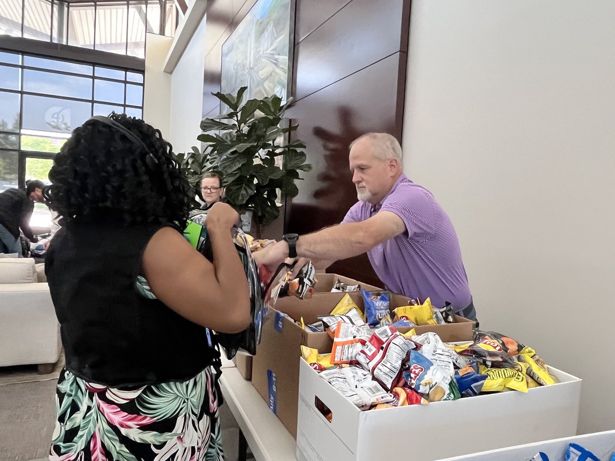 div_energy's tweet photo. Yesterday, our Birmingham team came together to pack backpacks for local students to be distributed tomorrow! Thanks to everyone who helped make this back-to-school drive a success.🎒 https://t.co/frNJwuSPqL