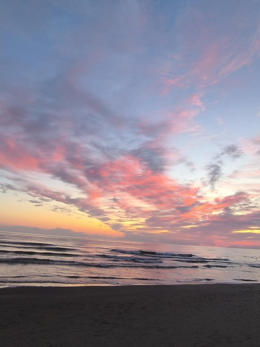 Beach photos!

I'm currently having a nice time in Palanga :3