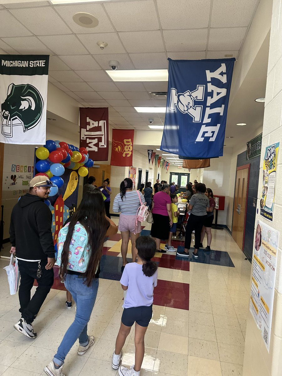 What an amazing Meet the Teacher night!
So many caras sonrientes—students, familias y staff listos for an Unstoppable year! 💥
¡Nos vemos el lunes, Cubs! 🐾📚 ¡Estamos más que listos!