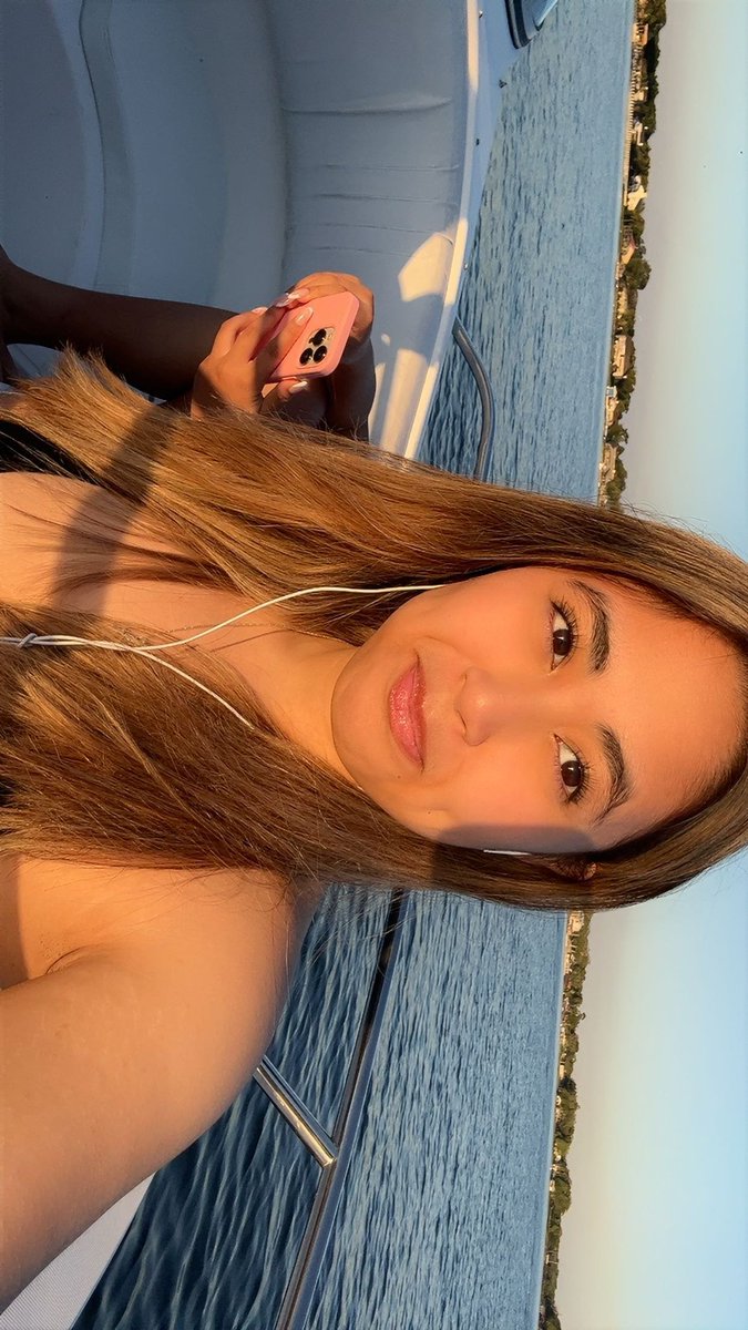 Happy national girlfriend day and birthday 🎂🥳 to mines!! (old asf btw)