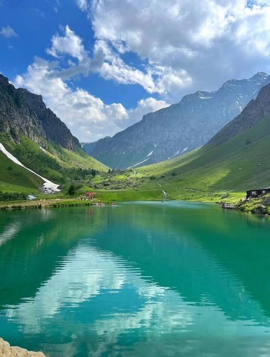 رینبو لیک، دومیل