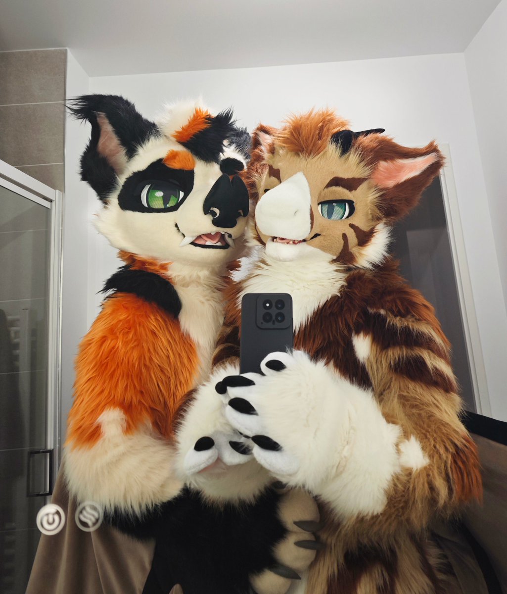 Hanging out with the felkin bro Wandy / <a href="/Alcepiade/">Wandy 🔜 FWA</a> !
Both suits by <a href="/GentleFurStudio/">GentleFurStudio</a>✂️