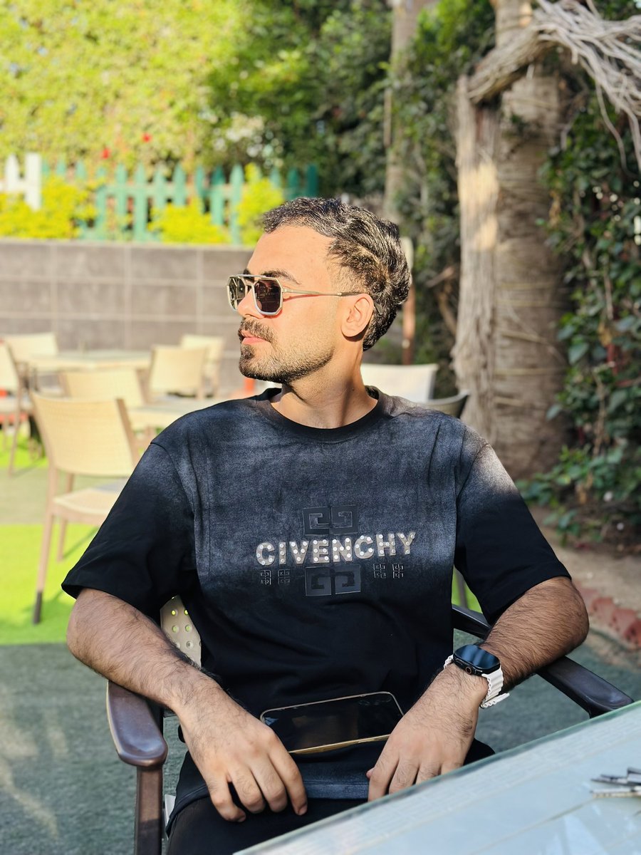 Chillin on the outside hustlin on the inside🖤