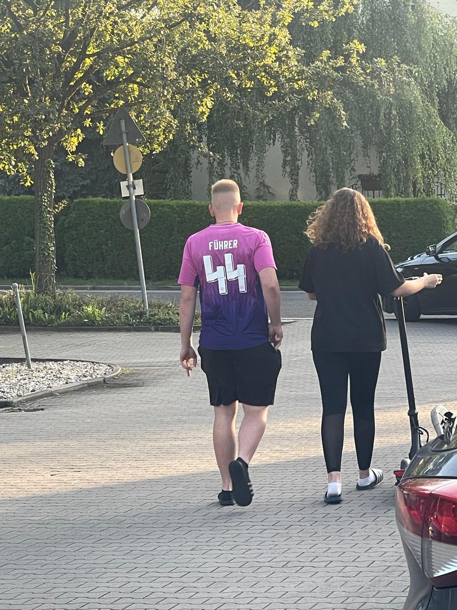 Normalster Freitagabend bei Mecces Lübbenau an der A13.