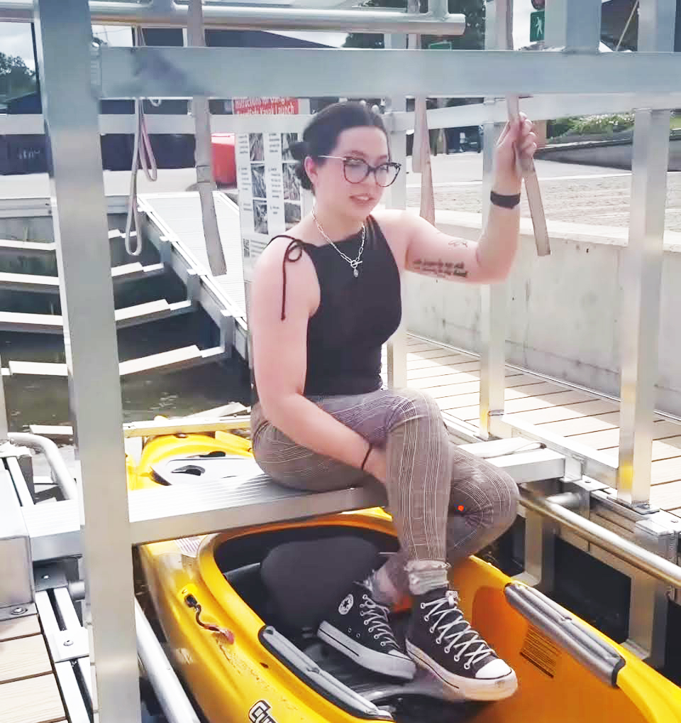 Tara Shett reviewed our Adaptive Kayak Launch in her YouTube video Can disabled people kayak? Tara is a T11/12 paraplegic. She shares her experience with the Adaptive Launch at the Erie Canal.
loom.ly/LEwdZko
 #accessyouradventure #adaptivekayaking #accessible #eriecanal