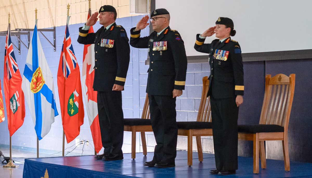 Army_Comd_Armee's tweet image. Many thanks to the outgoing @2divca_2candiv Commander, MGen Lemyre, for your commitment to the @CanadianArmy. Congratulations to the incoming Commander, BGen Harvey, on her appointment. I know the Division will continue to excel under your leadership. #StrongProudReady
