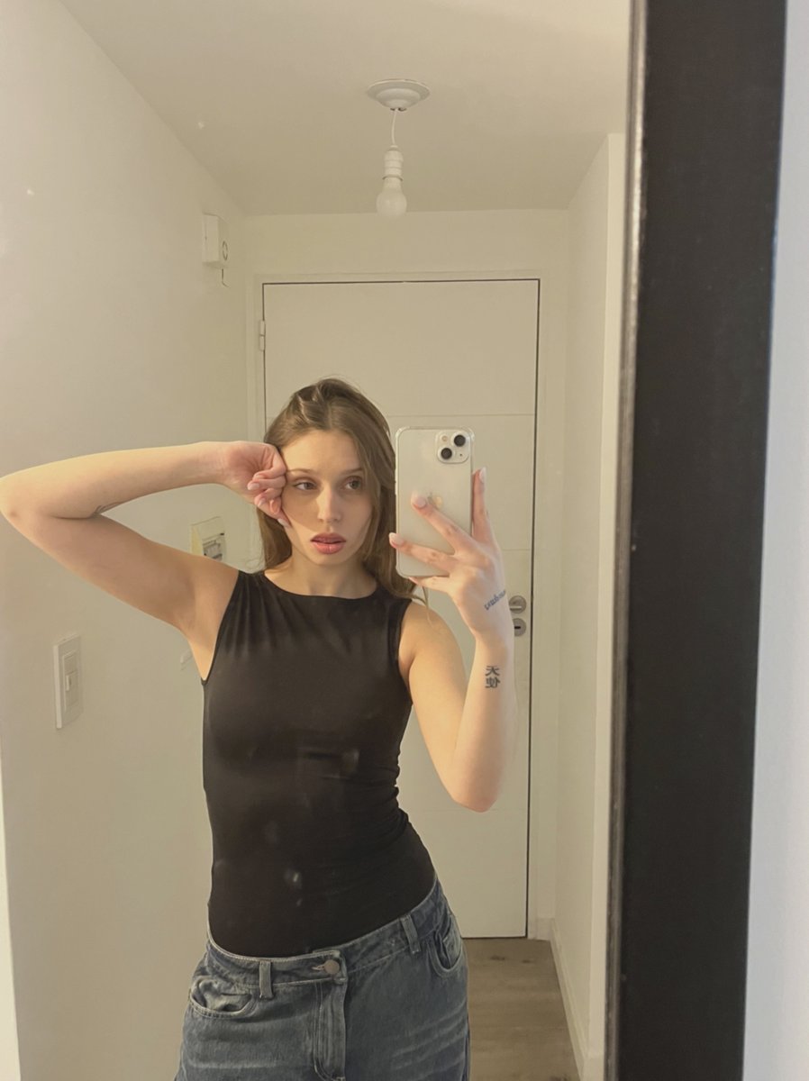 RushGaabriella's tweet photo. My body doesn't want compliments, it wants to be grabbed, choked, and made to beg. My FREE link is in the comments 👇 https://t.co/01h2pAHKJ9
