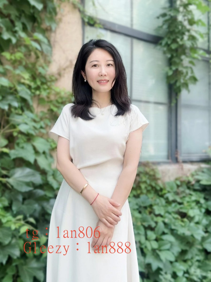 也許有很多人會疑問：
為什麼若蘭老師會出來兼職？🤔
今天就跟大家解釋一下喔～
我兼職的原因是因為生活遇到一些困難，急需用錢 也想要給爸媽給孩子一些保障  才會選擇出來短期兼職，加上自己也會有生理需求
另外呢，老師不偷不搶，只是換了一種方式賺錢而已
請大家多一點理解與包容～