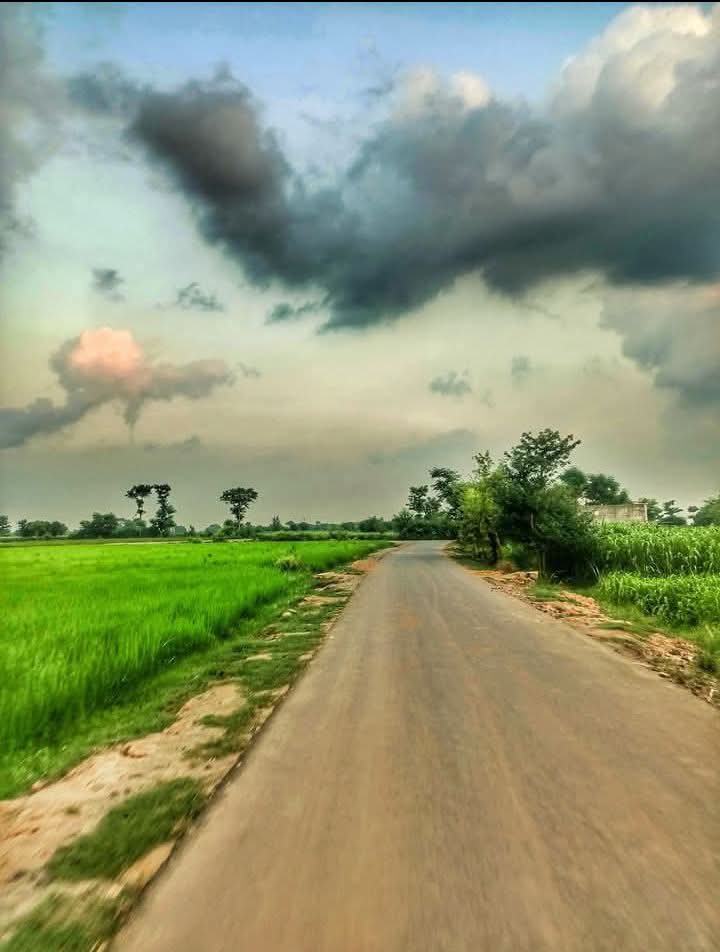 کون ہنستے ہوئے ۔۔۔۔ ہجرت پہ ہوا ہے راضی ۔
لوگ آسانی سے گھر چھوڑ کے کب جاتے ہیں ۔🥀🙂

#اردو_زبان