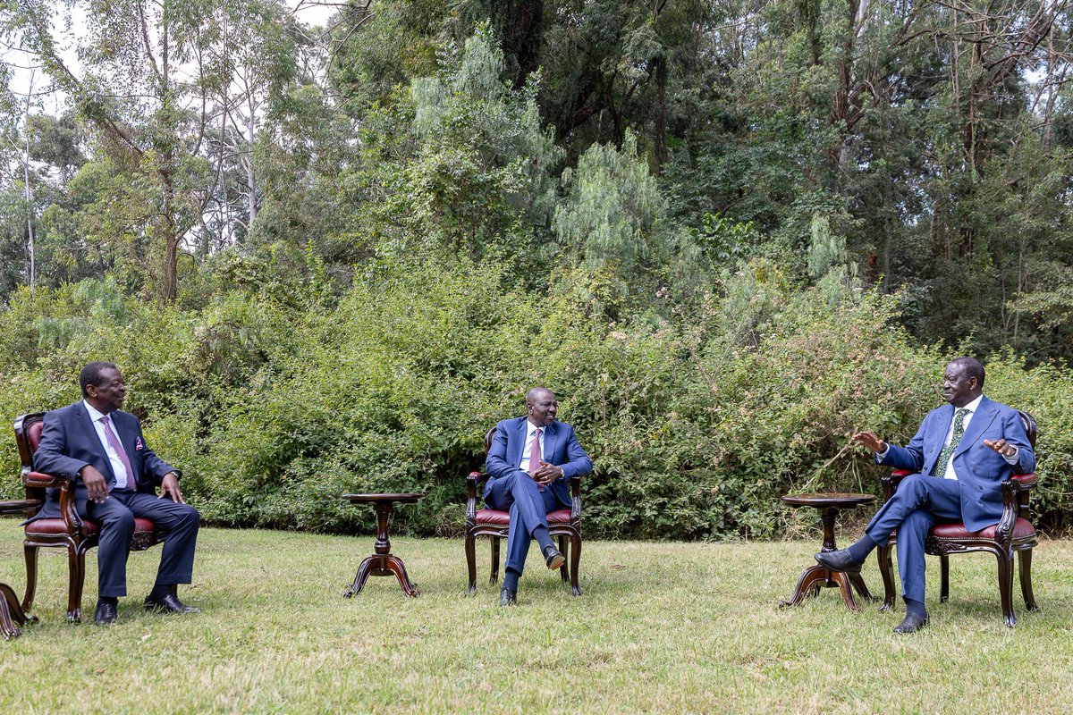 SMusilakimeu's tweet photo. Tutam is inevitable~both Raila Odinga &amp;
President Uhuru Kenyatta were hosted today at State house by the current president, William Ruto. Wanyumuro will claim this is AI👇
DJ Fullstop https://t.co/q8qqPf3YGI