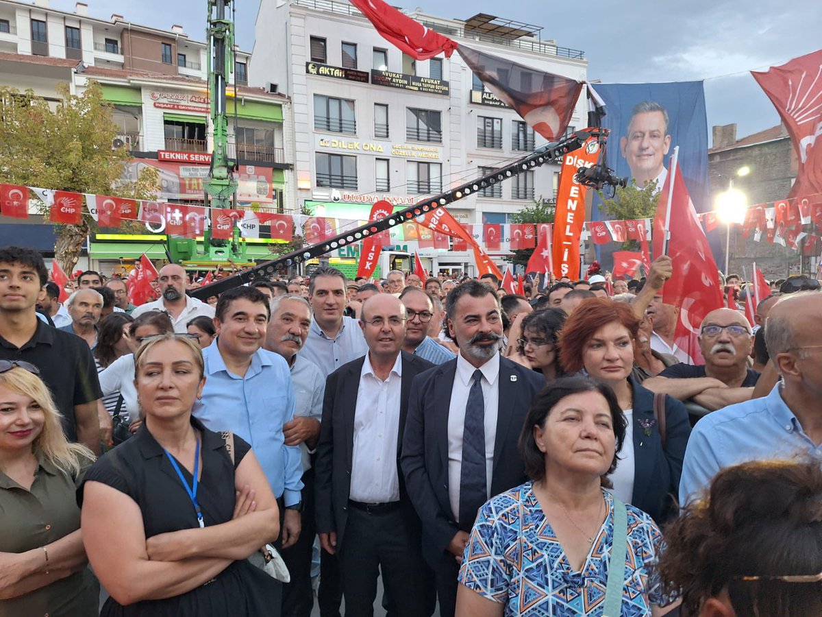 Bu akşam Aksaray’da on binler Cumhurbaşkanı Adayımız Sn Ekrem İMAMOĞLU'na ve diğer başkanlarımıza yapılan hukuksuzluklara karşı "Millet İradesine Sahip Çıkıyor Mitingi'nde" bir araya geldi...

Anadolu tarihte de iradesinin gasp edilmesine dimdik karşı durdu, şimdi de duruyor.