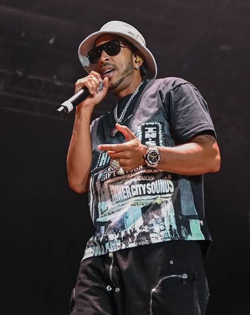 TheAfripedia's tweet photo. In January 2020, #Ludacris (Christopher Brian Bridges) became a citizen of Gabon, his wife Eudoxie Mbouguiengue’s native country. His mother & daughters also received citizenship during a family trip to Gabon over Christmas 2019. 🇬🇦
#YearofReturn #BacktoAfrica https://t.co/7QCf8ZdKWA