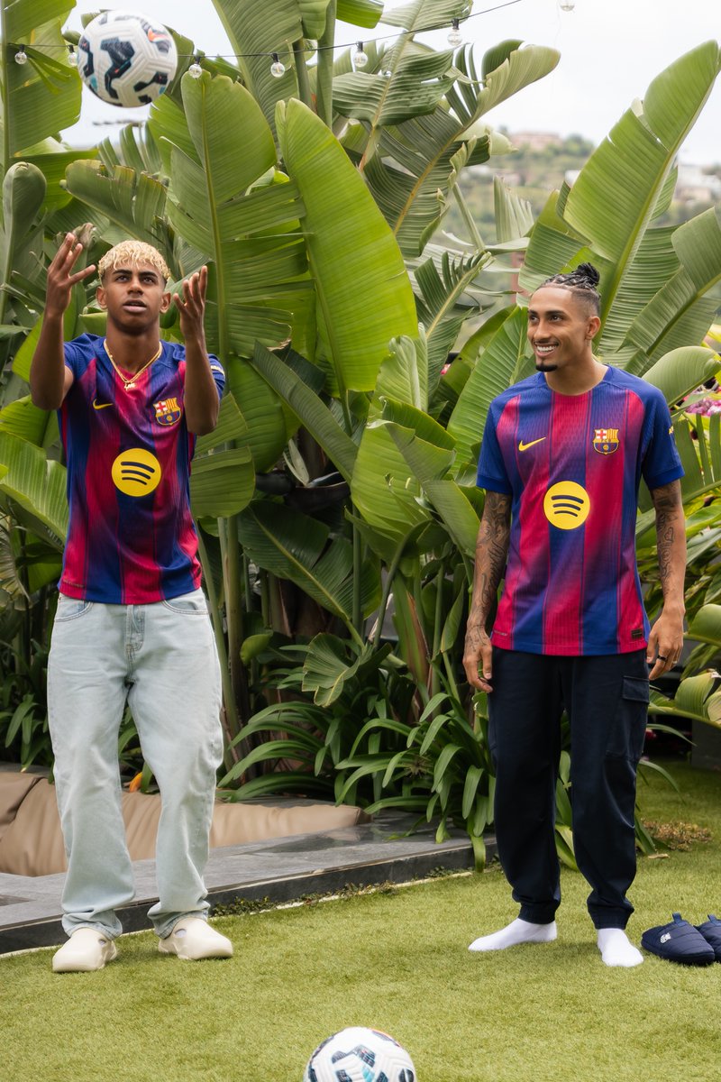 🎙️Raphinha on Lamine facing criticism for his birthday party.

🗣️: “ I don’t get the criticism about his personal life. People judging him if they were 18, doing what he’s doing and had what he has, they’d be doing the same or worse. 

He should enjoy himself on vacation, he