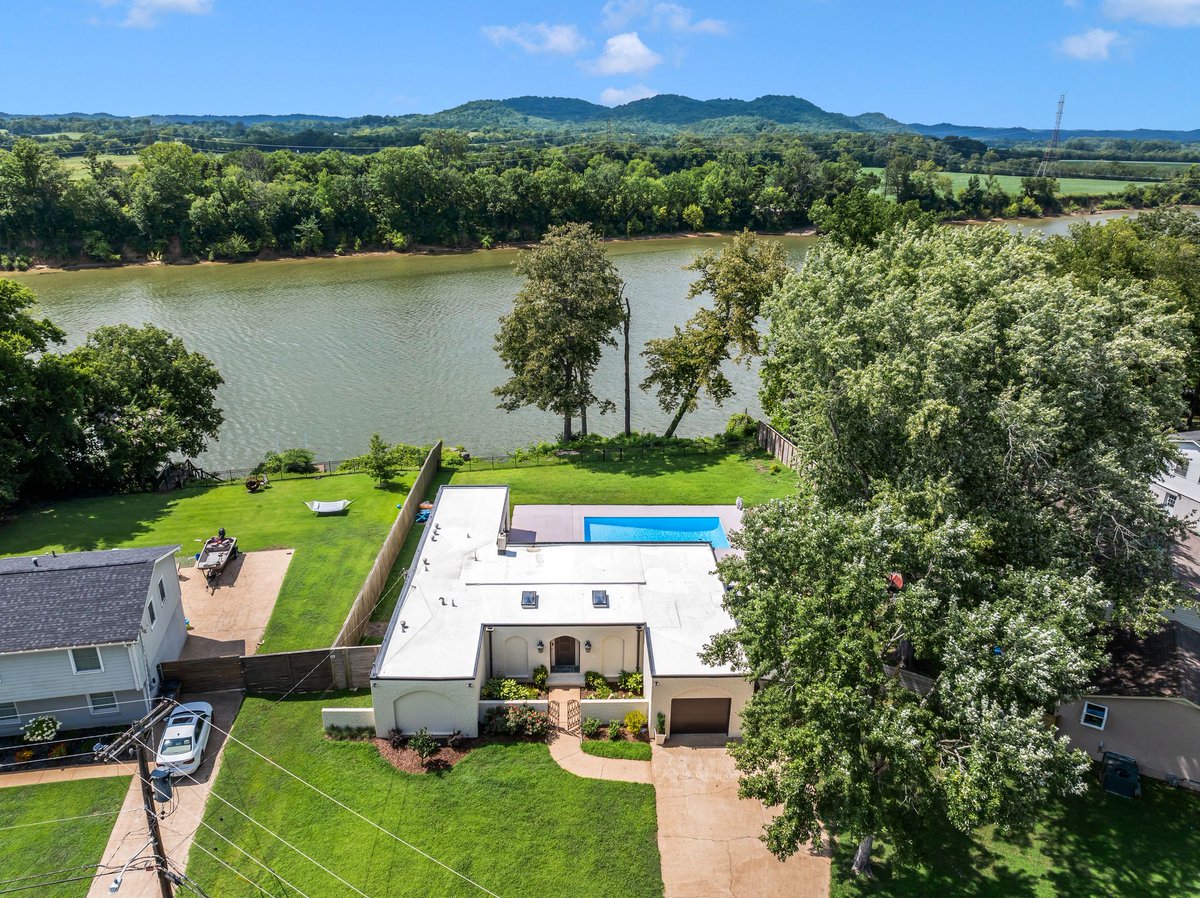 Looking to Diversify Your Real Estate Portfolio? Have a look at 6556 Upton Lane in Nashville, Tennessee. Located right on the Cumberland River, this California-style ranch house has been fully renovated and is ready for its new owner. Call 615.509.1753 now! Owner/Agent