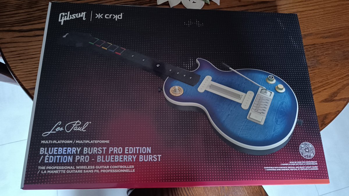Kane40_Be's tweet photo. Yay finally here. Not that it will improve my poor playing much, but glad to have something else than my old trusty Les Paul from GH3, only hardwired but unmodded, running since 2007 (used the GHWT guitar for a while tho 😂) https://t.co/DGrMnH13Ci