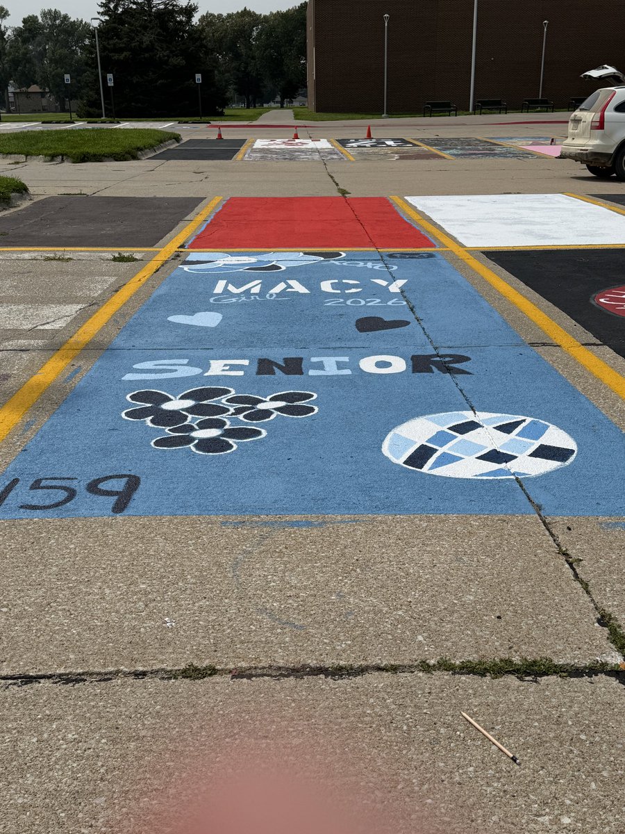 Senior spots!! 💜🐻