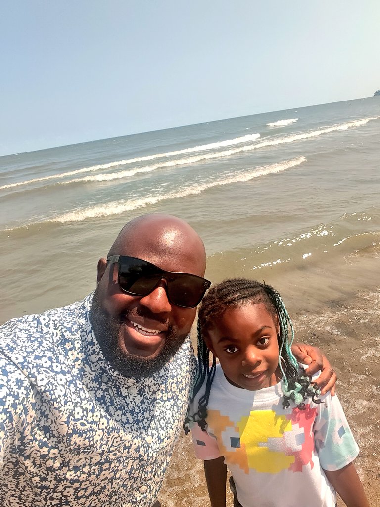 Author_ChilubaJ's tweet photo. At Edgewater Park Beach @clevemetroparks is a 10 out of 10! https://t.co/fd2sFjWcId