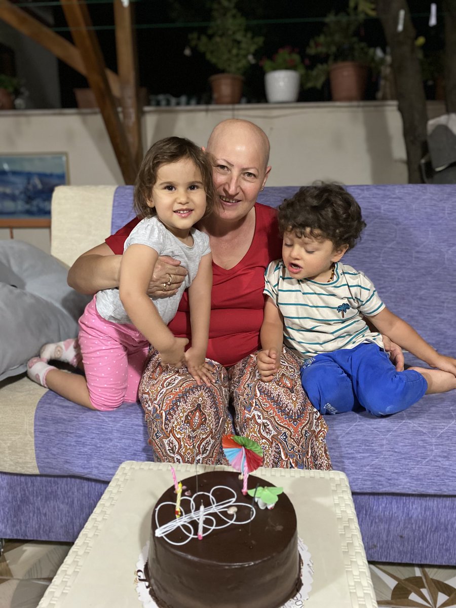 1 Ağustosları kutlamayı çok özledim. Sen hep 55sin bense sensiz yeni yaşlarla yeni tecrübeler edindim ve çok şey öğrendim ama hiçbiri senin öğrettiklerin kadar güzel değil. İyi ki doğdun anne