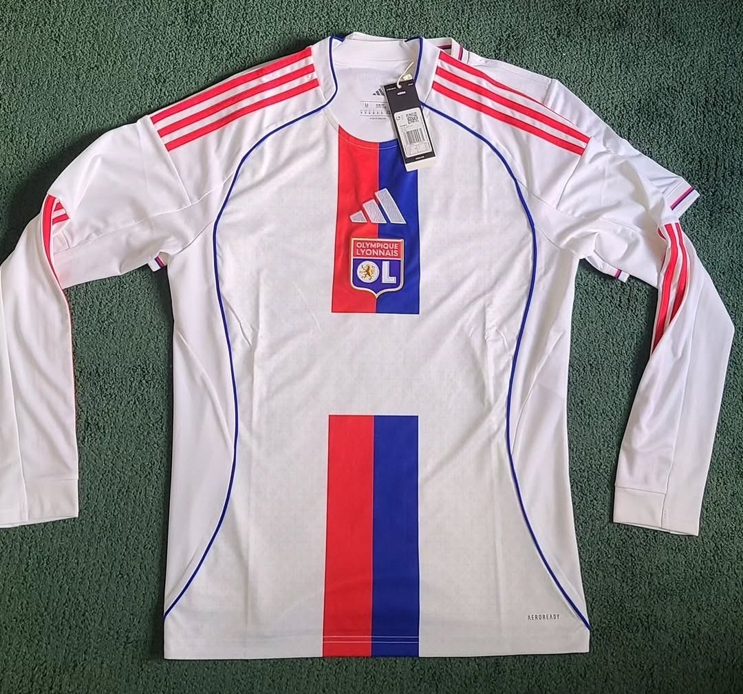 Le retour des manches longues sur le maillot domicile #OL