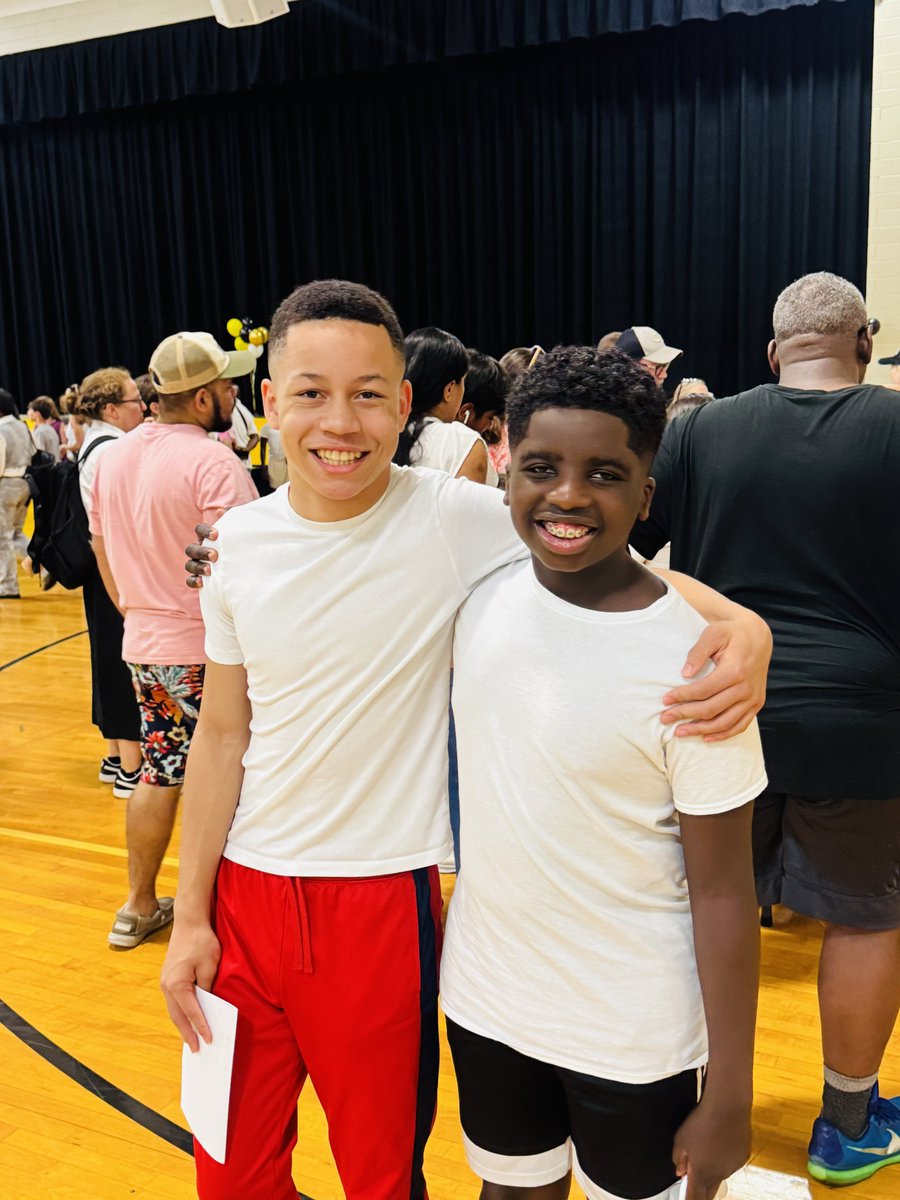 MerriweatherEDU's tweet image. Open House at our 6th grade campus was a MAJOR success today! 💥 So many smiling faces 😄, excited families 🎒, and a whole lot of love 💛 as we kick off the new school year! 🖤💛 #SuttonStrong @SuttonCougars @SuttonPTA @apsupdate