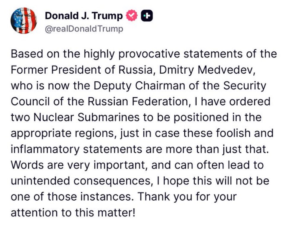 Trump macht sich gerade zur lächerlichsten politischen Figur des Jahrzehnts. 
„Ach Menno, der Medwedew war voll gemein zu mir, deswegen hab ich 2 Atom U-Boote geschickt“