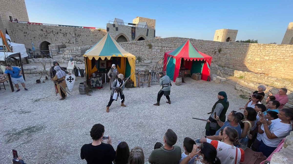 🏰 ¡Vive el medievo en el Castillo de Santa Catalina!
Llega “Moradores en el Castillo”, con combates, oficios antiguos y mucho más, por el 1200 aniversario de Jaén.

📅 2 y 3 de agosto
🎟️ 3,5 €
🚌 Bus L-30 desde Plaza de la Libertad