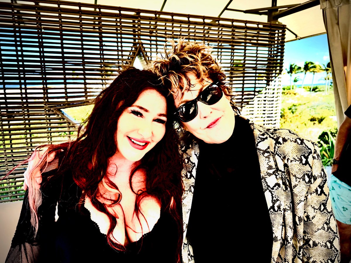 KatrinasWeb's tweet image. #FlashbackFriday #80sintheSand Cancun #funinthesun☀️ and Tiffany too

#Cancun #méxico #tiffany