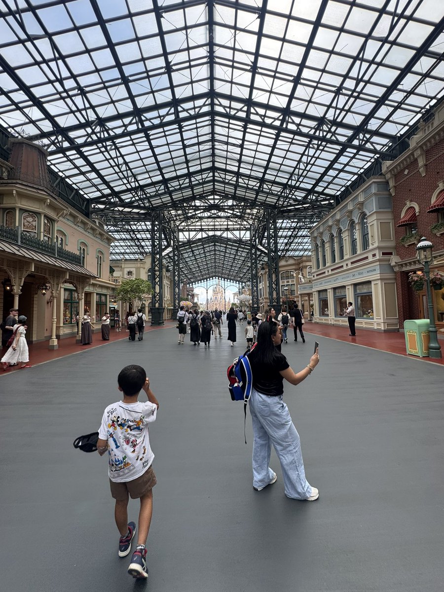 Tokyo Disney architecture &gt; Orange County.

Orange County logistics and distances &gt; Tokyo

Rides are =