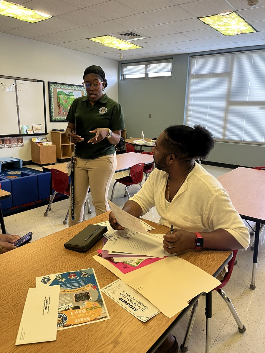 NewCollegePk_ES's tweet image. The countdown to a new school year has begun! At Open House, parents and students connected with teachers, explored their new classrooms, and took the first step in a year set to Lead with Excellence! 🐯🖤❤️💚💙