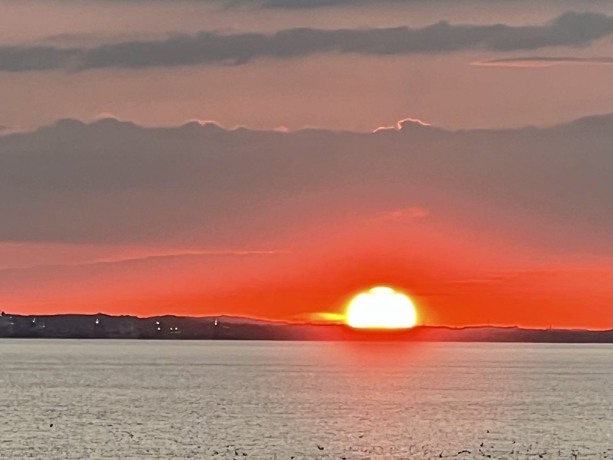 Enjoying a nice pint of meantime and a great sunset from the balcony of Lee on Solent Sailing Club 😃