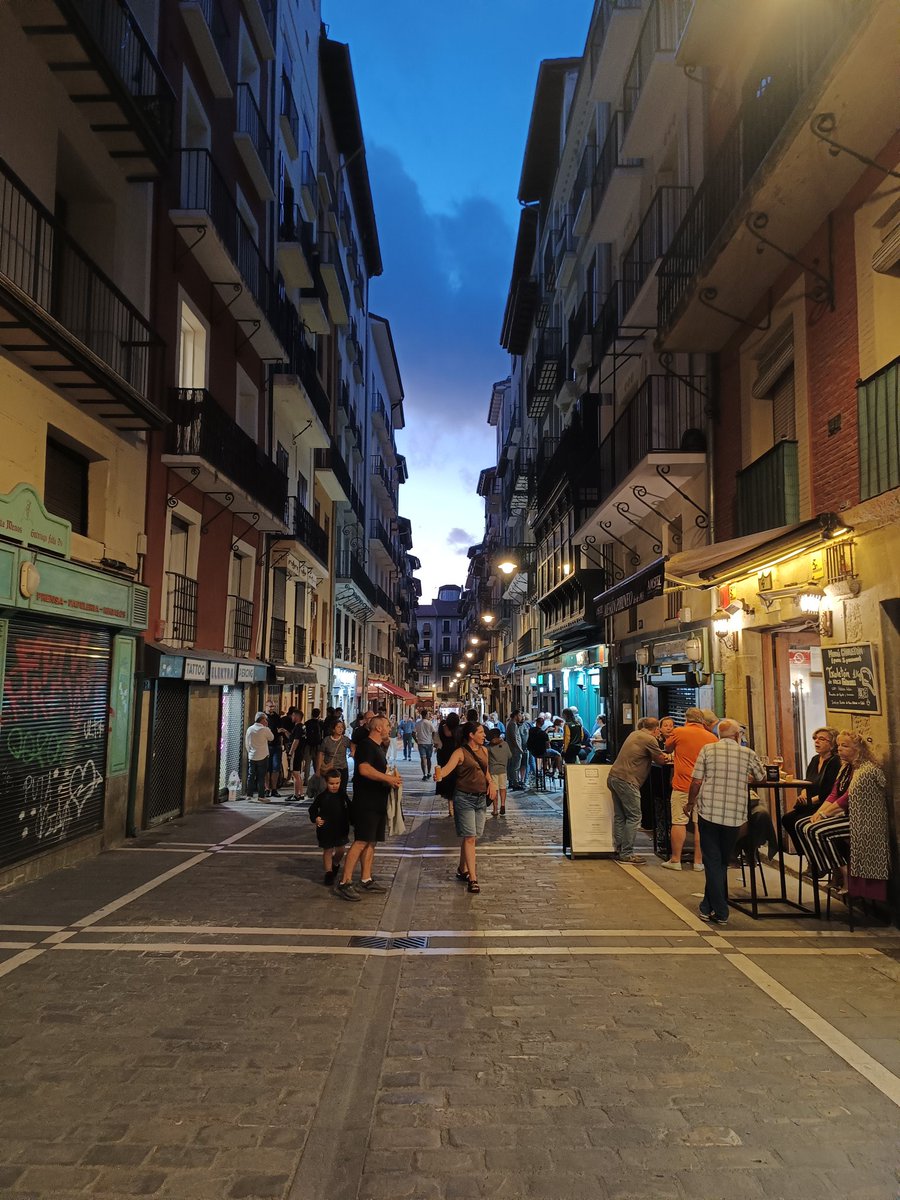 Pamplona Cae la tarde