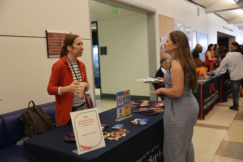 utsa_academics's tweet photo. Kicking off August with #UTSA New Faculty Orientation! We're excited to welcome 90+ new faculty members to campus as they begin their journey at @UTSA. Here's to a year of impact, innovation and faculty success!
#UTSAFaculty #FacultySuccess https://t.co/TWfWPXBnir