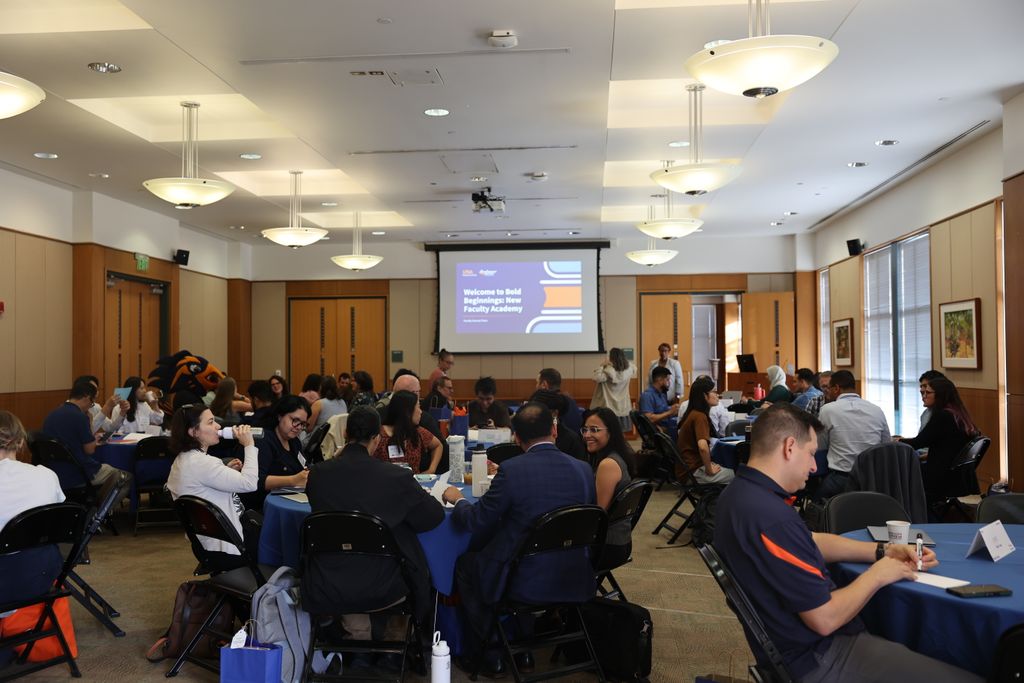 utsa_academics's tweet photo. Kicking off August with #UTSA New Faculty Orientation! We're excited to welcome 90+ new faculty members to campus as they begin their journey at @UTSA. Here's to a year of impact, innovation and faculty success!
#UTSAFaculty #FacultySuccess https://t.co/TWfWPXBnir