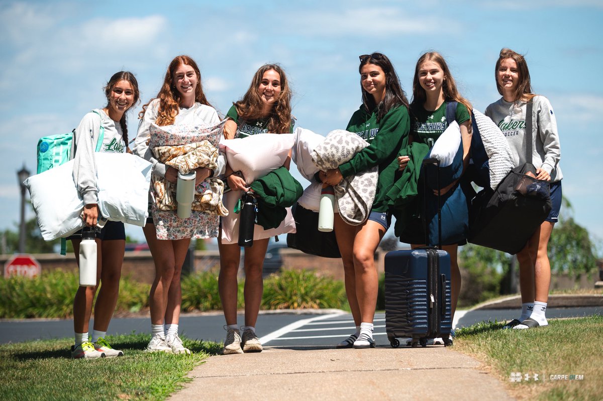 hurstwsoc's tweet photo. Happy Move-In Day!☘️📦

#HurstAthletics https://t.co/U94B2XWEUH