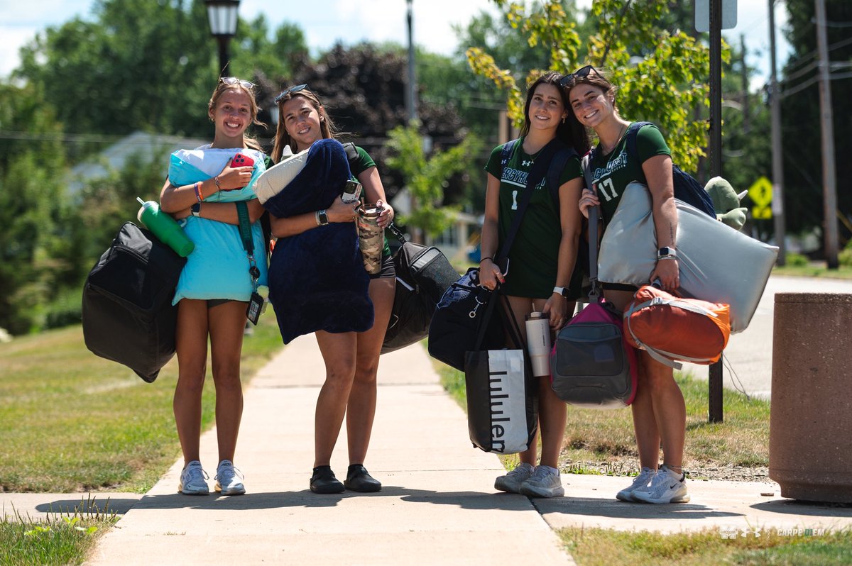 hurstwsoc's tweet photo. Happy Move-In Day!☘️📦

#HurstAthletics https://t.co/U94B2XWEUH