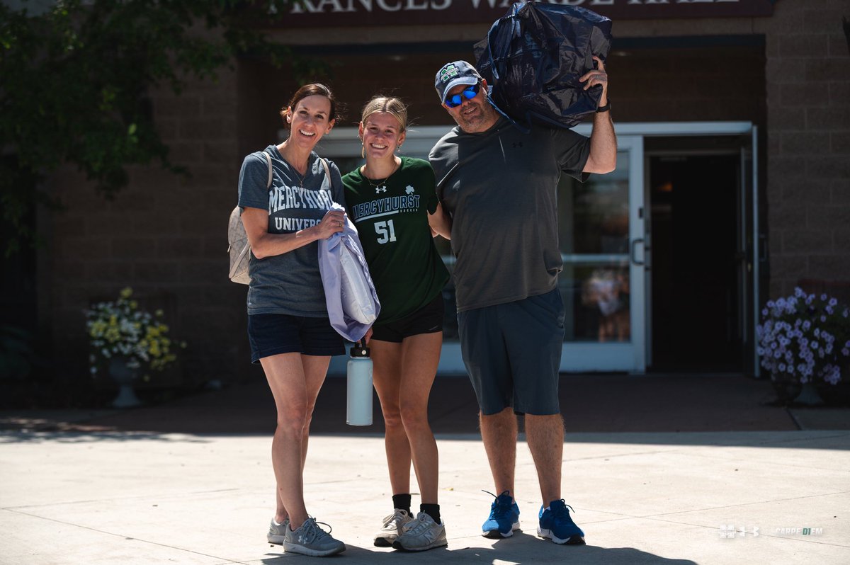 hurstwsoc's tweet photo. Happy Move-In Day!☘️📦

#HurstAthletics https://t.co/U94B2XWEUH