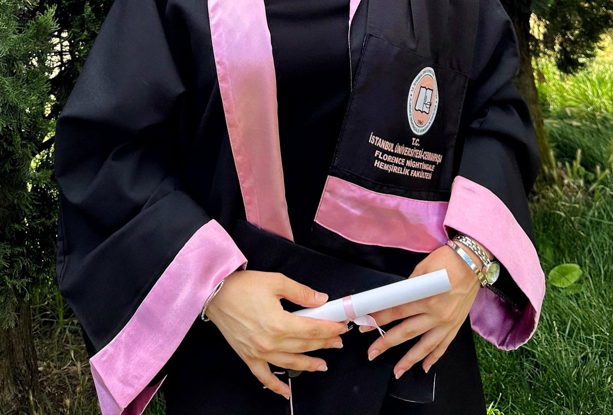 gulzadearslan's tweet photo. FNHF 25'🎓 https://t.co/qlLmE5WlWp