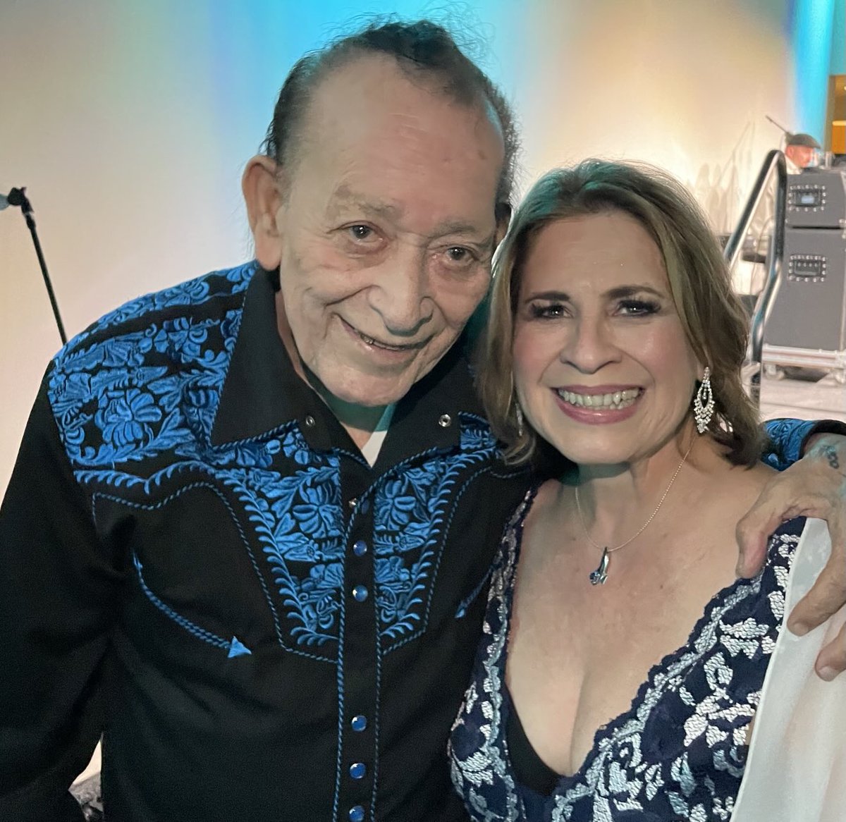 leticiavdp's tweet photo. Descanse en Paz, mi amigo.6 time Grammy winner ⁦@FlacoJimenez⁩ took Tex/Mex music around the world. King of the accordion is back in Heaven’s conjunto w/ Freddy Fender &amp; Doug Sahm. A great man &amp; musician. https://t.co/QRQ9z1PtOq