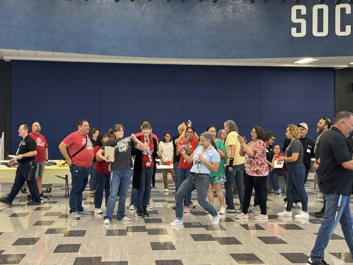 LAlfaro_SHS's tweet image. The Infinity Squad came out CHAMPIONS at our annual Bulldogs Cook-off! Great team work! The Math Department is starting the 2025-2026 school year STRONG 💪🏼!! 
#BulldogNation #SocoMath #BulldogWay