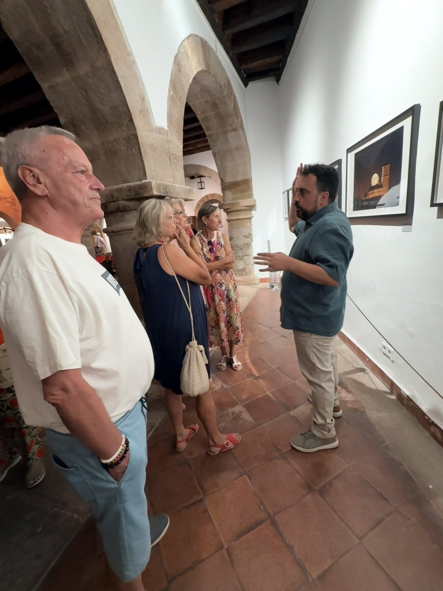 Pachewan's tweet photo. Ayer inauguramos mi primera exposición fotográfica. En la Alhóndiga de Villanueva de los Infantes. https://t.co/HUwSiLYPoq