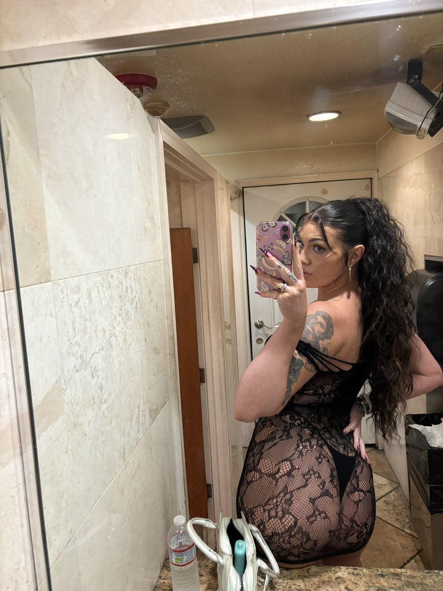 Hello, hello  ☺️ say it back 

      onlyfans.com/xbarbedwirebar…