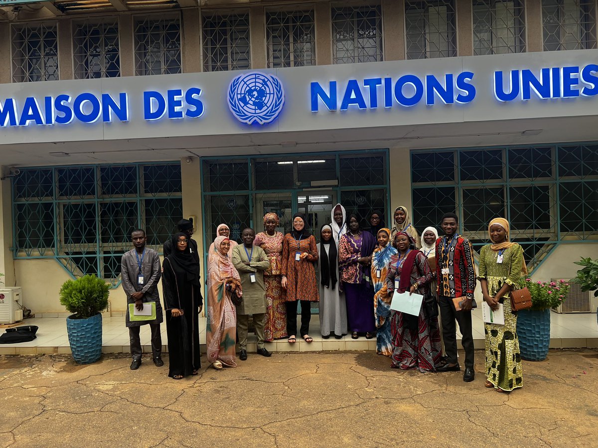 ECA_SROWA's tweet image. Inspirer, guider, transformer:
@NgoneDiop9 a tenu une conversation enrichissante avec des jeunes leaders nigériens dans le cadre d’une session de mentorat sur le leadership, initiée par le @ProgramVNUNiger. Une belle énergie tournée vers l’avenir ! #Leadership #Jeunesse