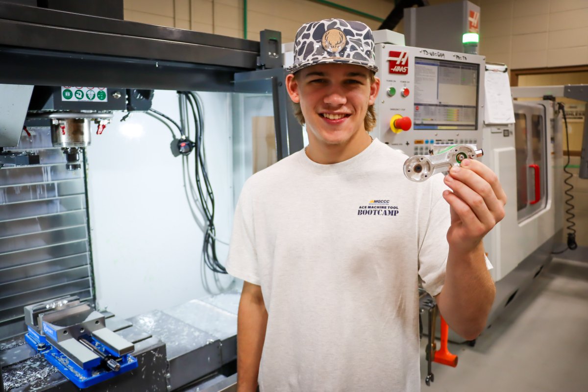 MGCCC's tweet image. We wrapped up our ACE Machine Tool Bootcamp today, where participants received hands-on training in machining and explored pathways to successful careers through MGCCC’s CTE programs.

#MGCCC #IACMI #MachineTool #AmericasCuttingEdge 
#AdvancedManufacturing