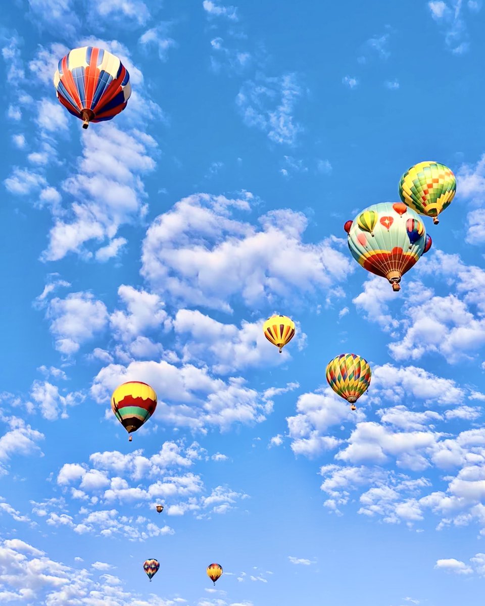 Proof that magic exists—just look up. 💫 

Saturday Cloud 9 VIP and individual Saturday VIP Parking Passes are SOLDOUT! Limited Friday &amp; Sunday passes remain! Purchase at renoballoon.ticketspice.com/grbr-2025

#RenoBalloonRace | #ShufflingtoGRBR2025
