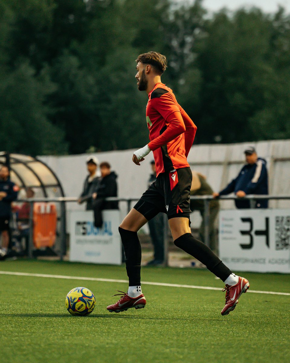 60’ - Hour played and Wormley still pushing for the breakthrough. Plenty of energy, just missing the finishing touch.

⚪️ 0-0 🪱 | #WRFC | #EmiratesFACup