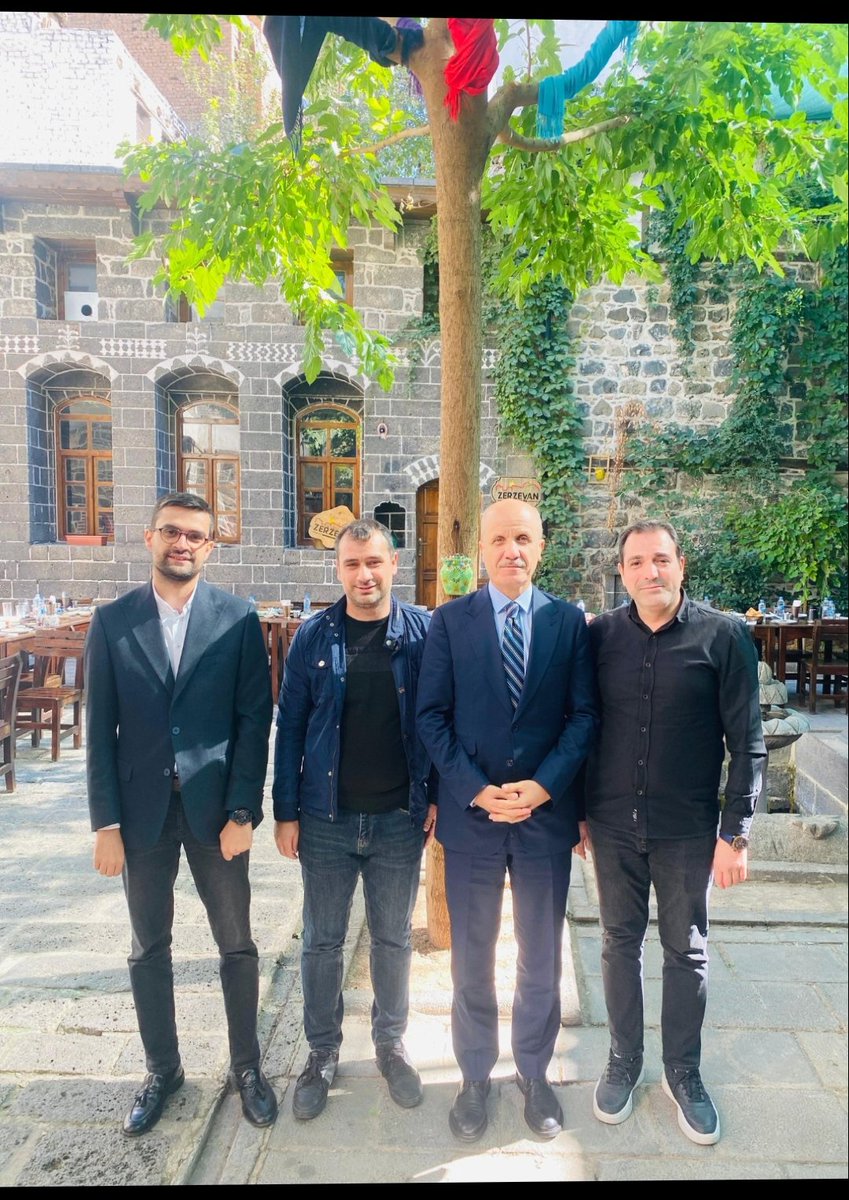 Veysinazli21's tweet photo. Yükseköğretim Kurulu(YÖK) Başkanlığına tekrar seçilen Sayın @erolozvar hocamızı tebrik ediyorum. Hocamıza başarılar diliyorum. https://t.co/phzN5NXHrd
