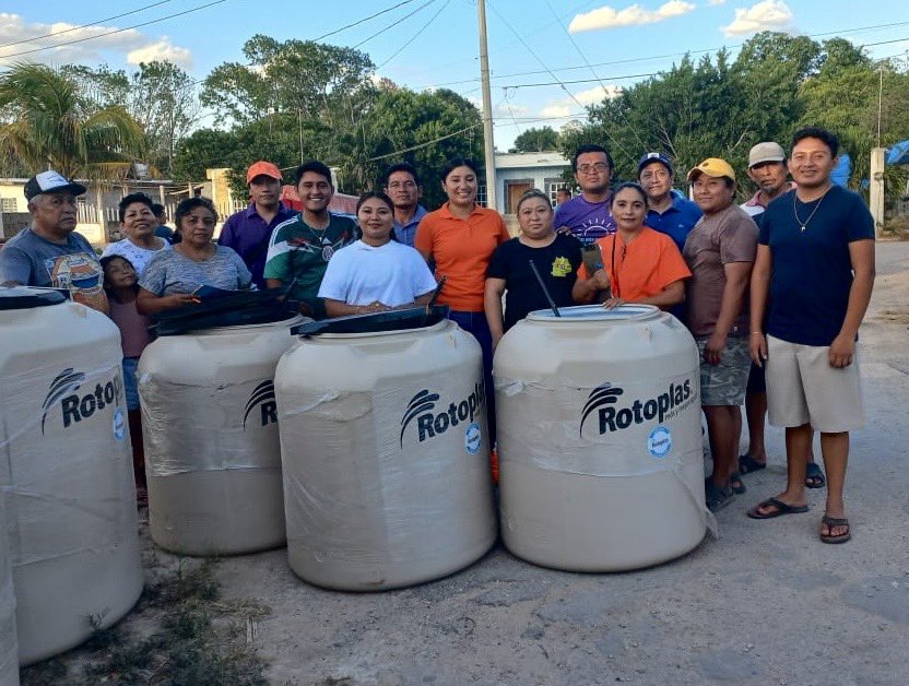 Nuestro movimiento en #Hecelchakán gestionó tinacos, montenes, láminas y sacos de cemento a bajo costo para el hogar. 🏠 

Gracias por estar presente y seguir trabajando para el beneficio de las familias en su municipio. 👏