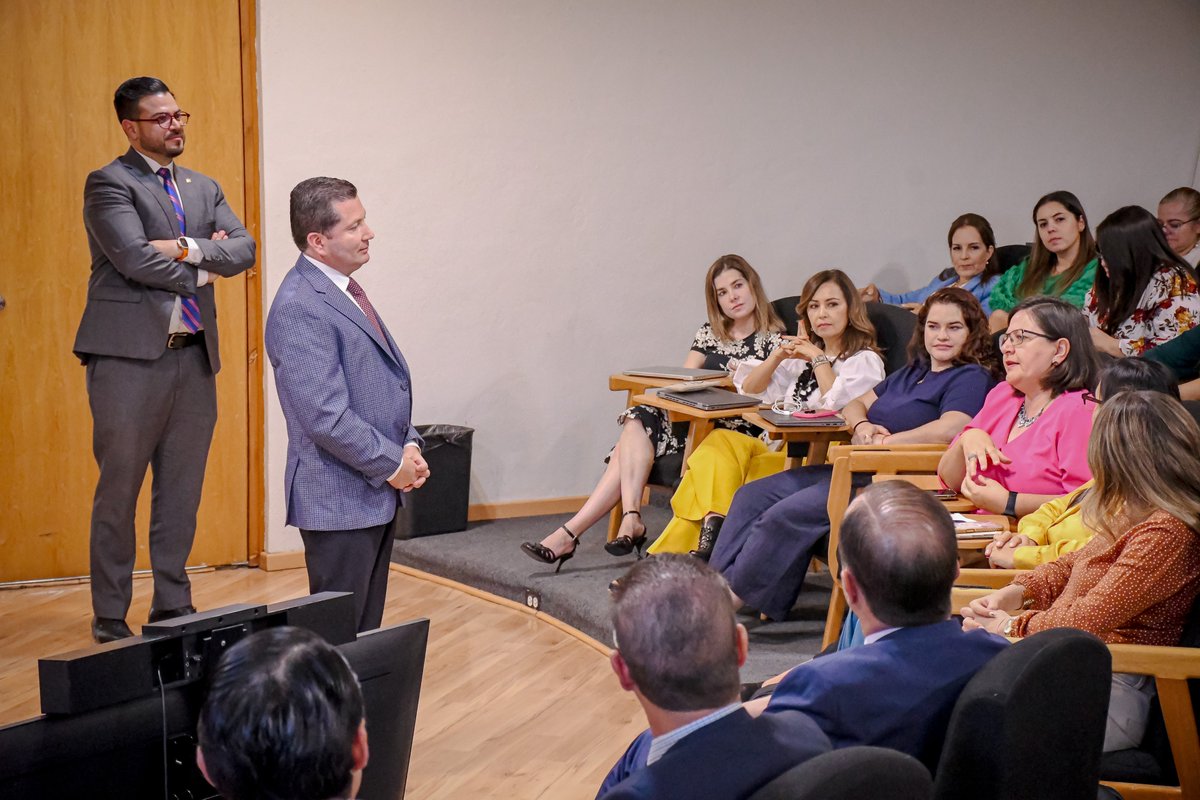El día de ayer tuve el gusto de compartir con nuestros colaboradores en el programa Líderes UP, a través de la charla "Gestionando con sentido humanista".

Fue una valiosa oportunidad para reflexionar juntos sobre el liderazgo positivo, gracias a todos los que participaron.